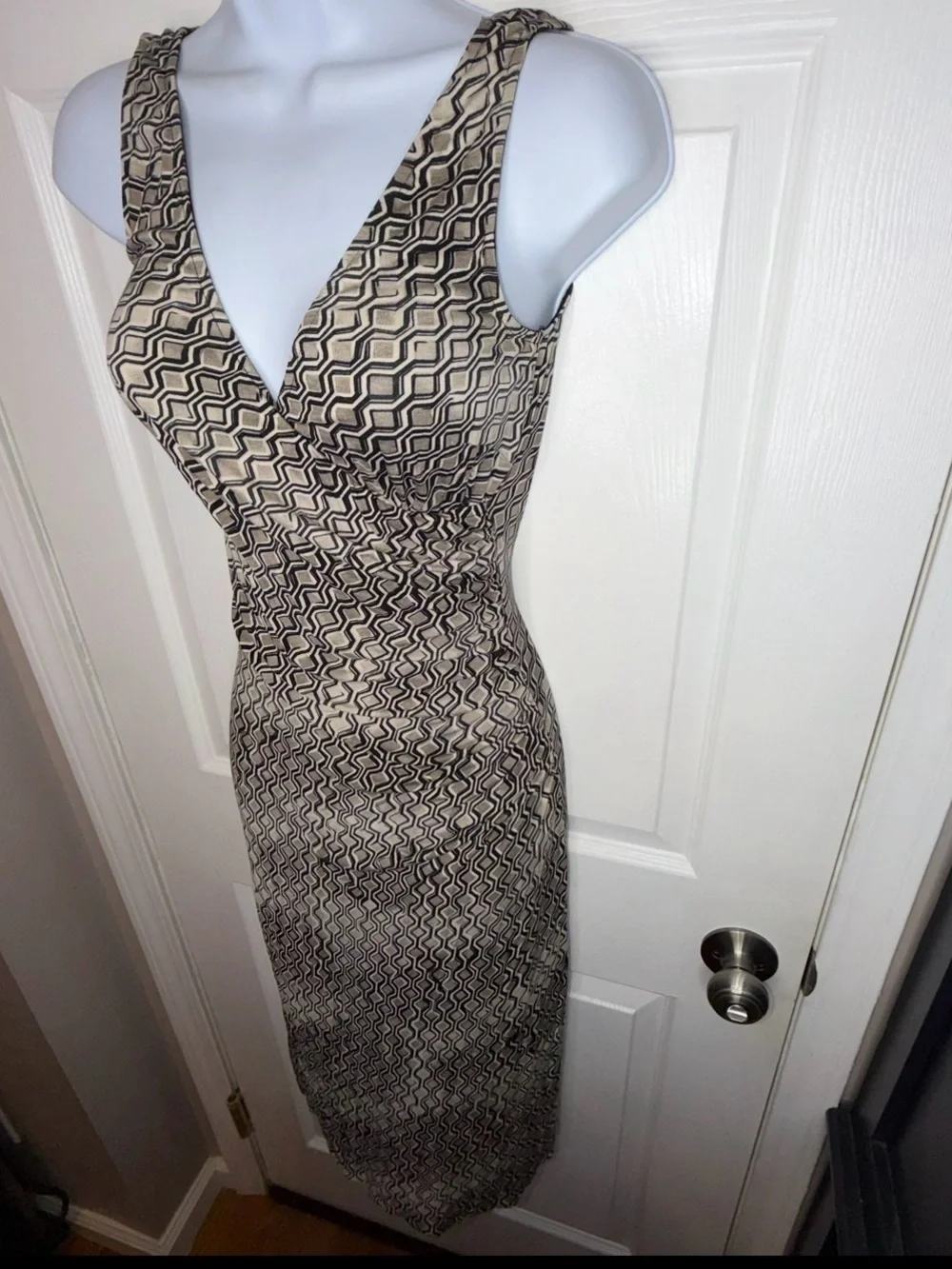 Vtg Bebe Women’s Small Black Gray Geo Print V-Neck Midi Dress Sleeveless S USA